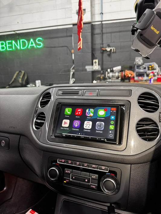 VOLKSWAGEN Tiguan 2007-2016 Radio and Reverse Camera Upgrade