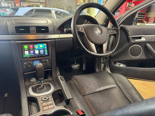 HOLDEN Commodore VE Series 1 (Dual Climate) Radio Replacement w/ Wireless Apple CarPlay